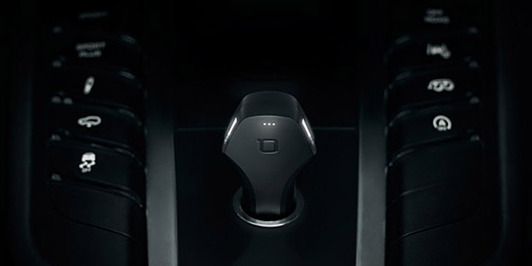 Zus_Smart_Car_Charger-(3)