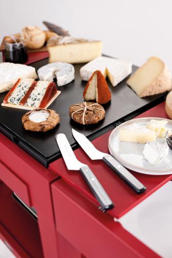 cheese-board-with-cutlery