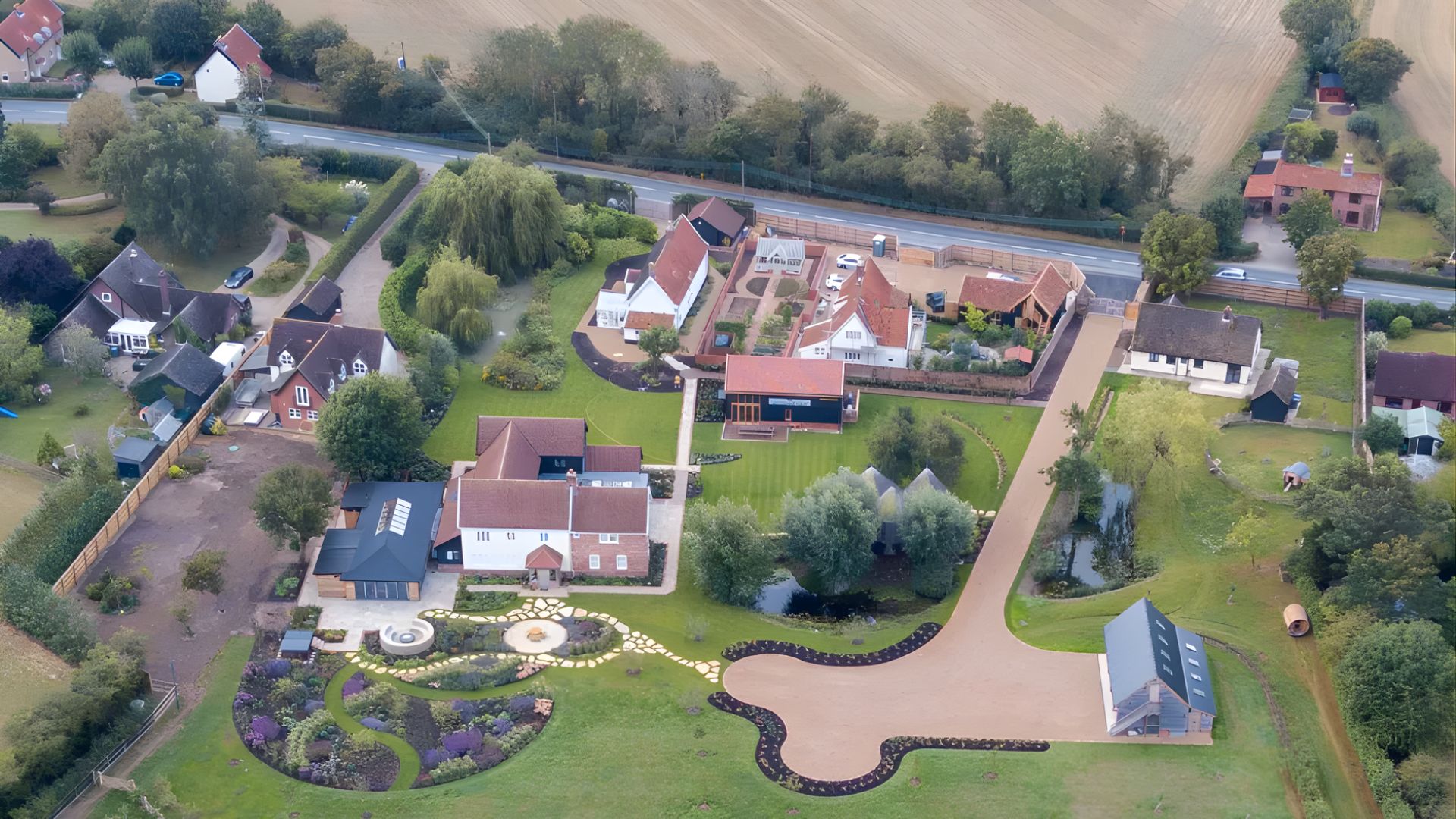 where does ed sheeran live now