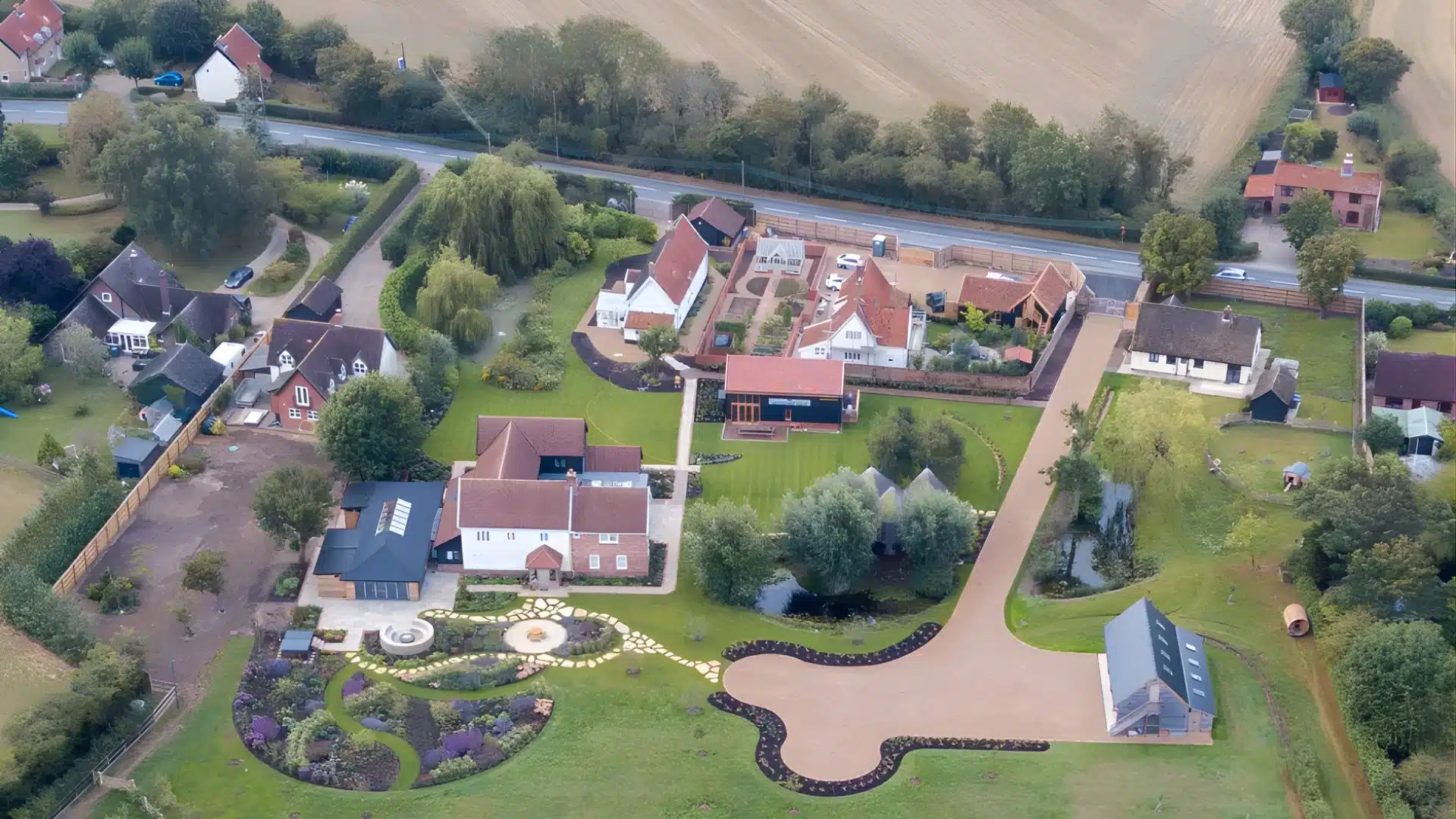 where does ed sheeran live now