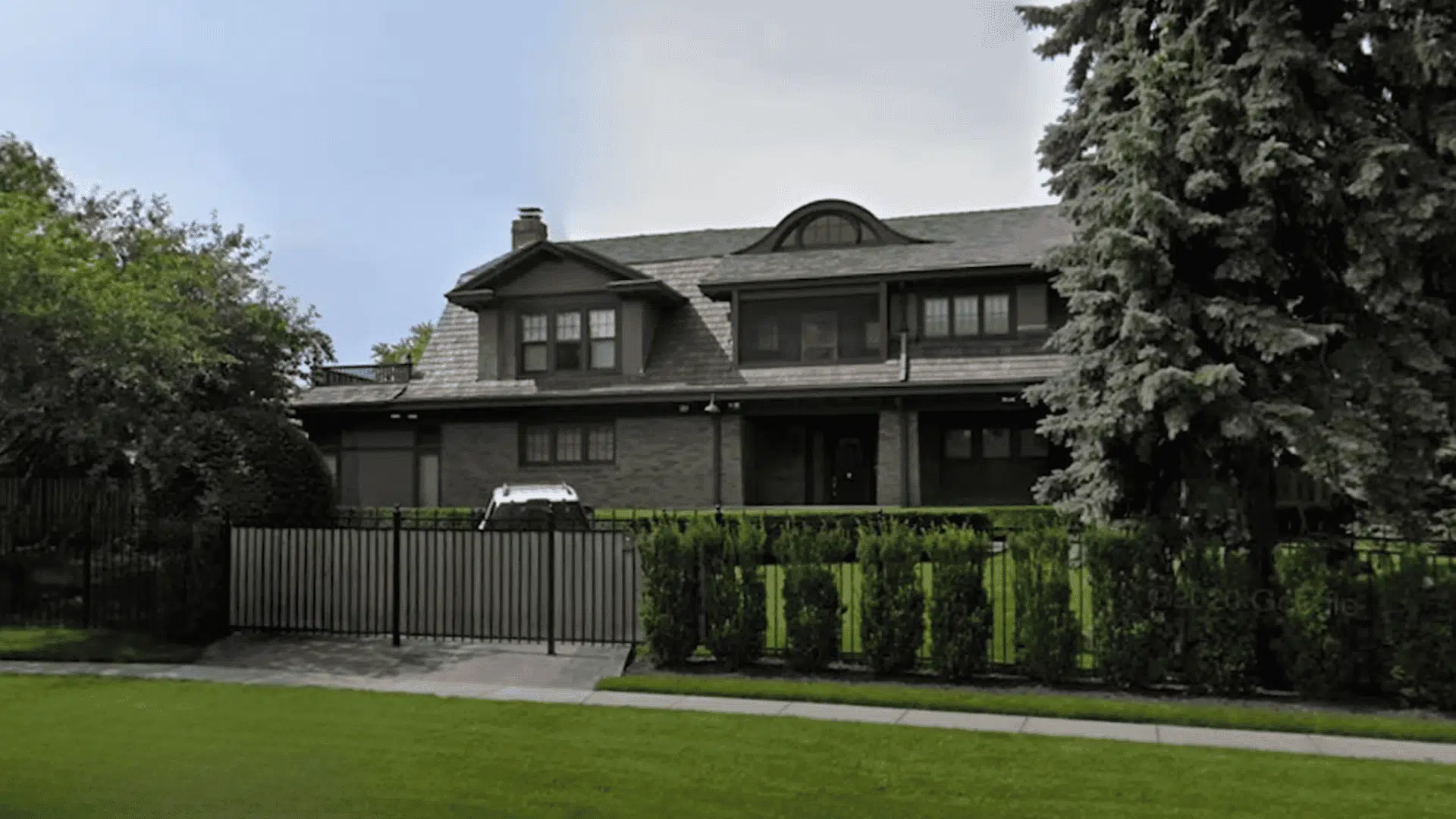 Exterior & Location Details of Warren Buffett's House