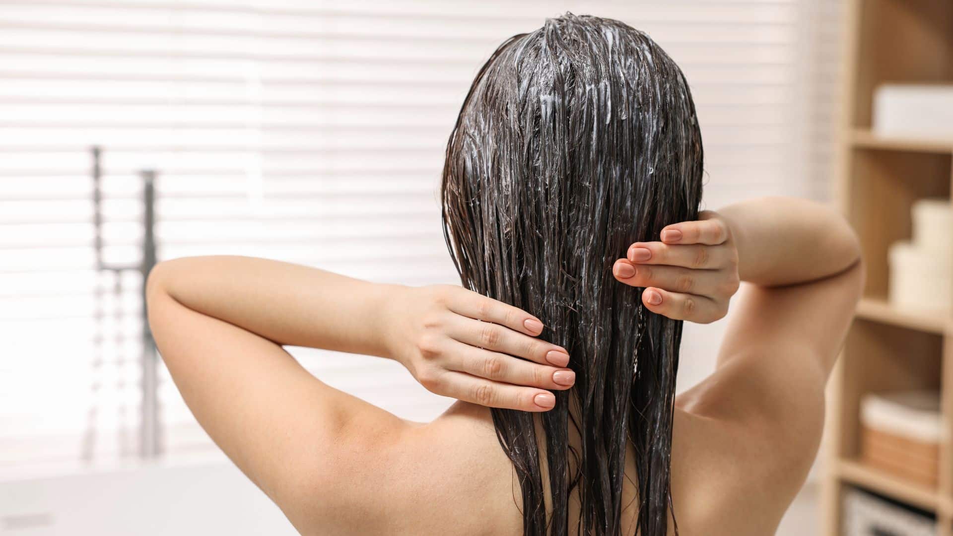 how to apply conditioner on hair